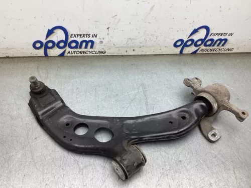 Draagarm onder rechts-voor-8316901