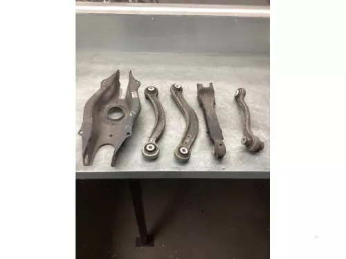 Draagarm links-achter-8201781