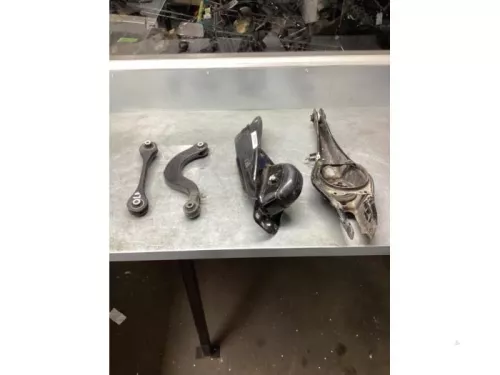 Draagarm onder links-achter-8029563