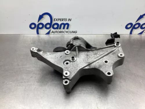 Dynamosteun onder-7859198