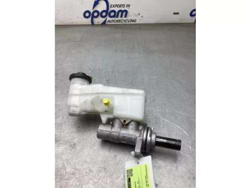 Hoofdremcilinder-8101570