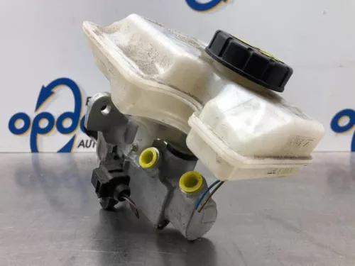 Hoofdremcilinder-6747991