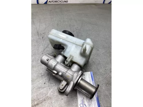 Hoofdremcilinder-8247877