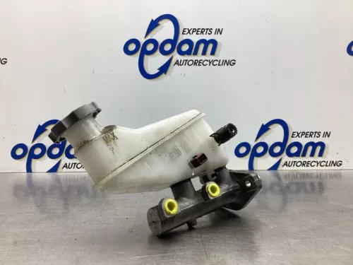 Hoofdremcilinder-7589695