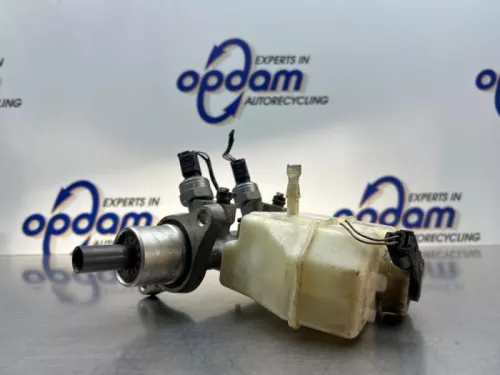 Hoofdremcilinder-8253519