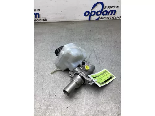 Hoofdremcilinder-8293124