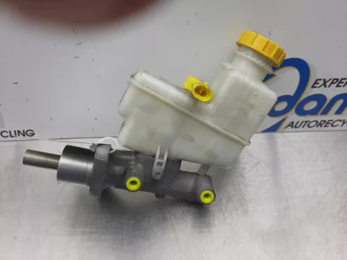 Hoofdremcilinder-7582707