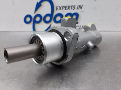 Hoofdremcilinder-7581071