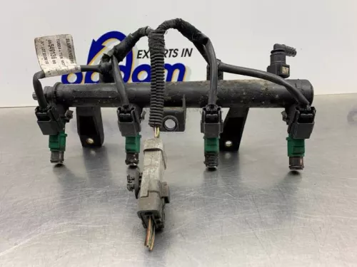 Injector (benzine injectie)-8308354