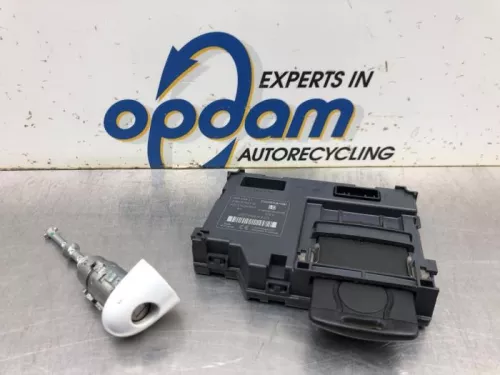 Kaartlezer (slot)-8163001